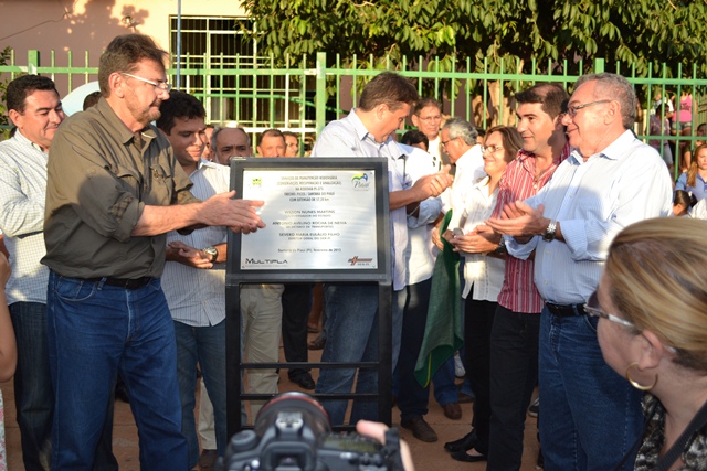 Governador visita Santana do Piauí e entrega obras